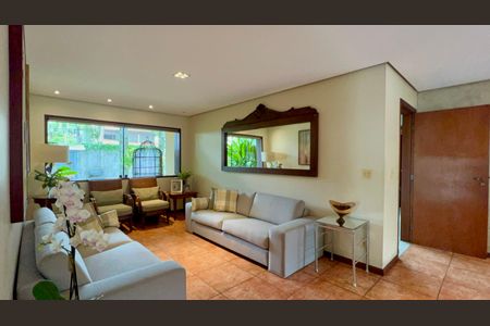 Casa à venda com 397m², 4 quartos e 4 vagasSala