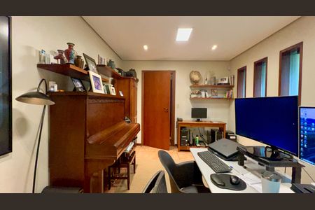 Casa à venda com 397m², 4 quartos e 4 vagasEscritório 2