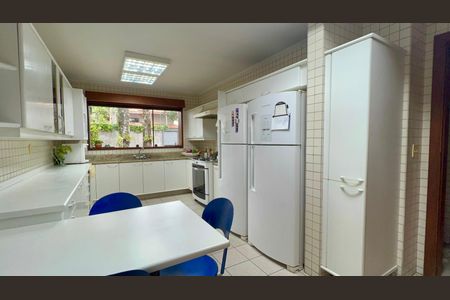 Casa à venda com 397m², 4 quartos e 4 vagasCozinha