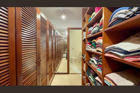 Casa à venda com 397m², 4 quartos e 4 vagasCloset da suíte 1