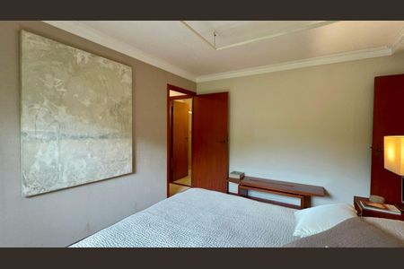 Casa à venda com 397m², 4 quartos e 4 vagasSuíte 1