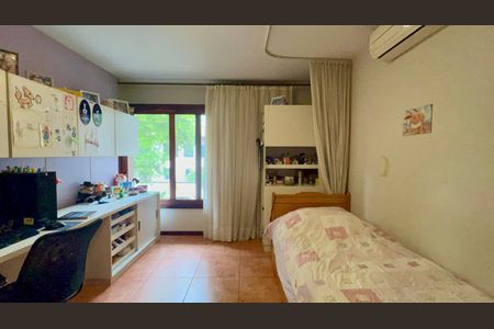 Casa à venda com 397m², 4 quartos e 4 vagasSuíte 2