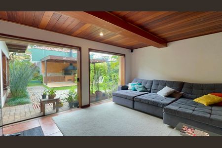 Casa à venda com 397m², 4 quartos e 4 vagasSala de TV