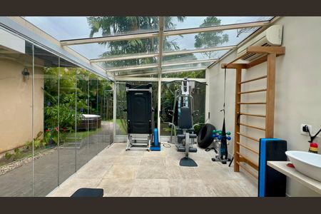 Casa à venda com 397m², 4 quartos e 4 vagasAcademia