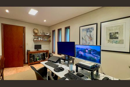 Casa à venda com 397m², 4 quartos e 4 vagasEscritório 2