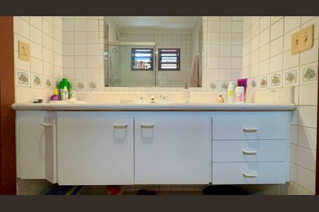 Casa à venda com 397m², 4 quartos e 4 vagasSuíte 2