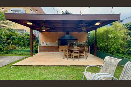 Casa à venda com 397m², 4 quartos e 4 vagasChurrasqueira