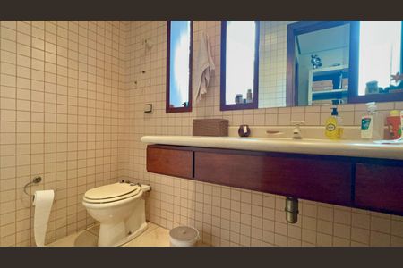 Casa à venda com 397m², 4 quartos e 4 vagasBanheiro Escritório 