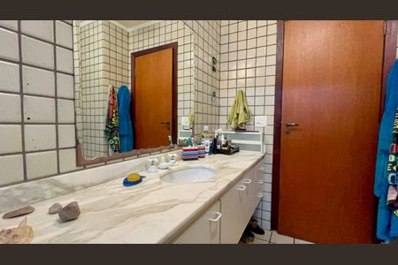 Casa à venda com 397m², 4 quartos e 4 vagasBanheiro