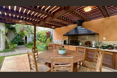 Casa à venda com 397m², 4 quartos e 4 vagasChurrasqueira