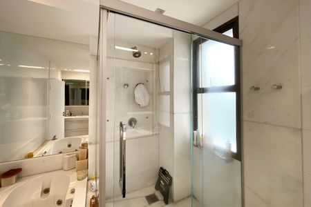 Apartamento à venda com 278m², 4 quartos e 4 vagasBanheiro da Suíte 1