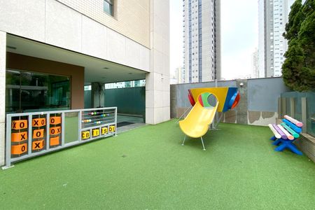 Apartamento à venda com 278m², 4 quartos e 4 vagasÁrea comum - Playground