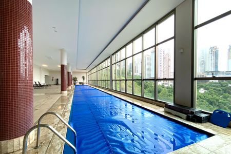 Apartamento à venda com 278m², 4 quartos e 4 vagasÁrea comum - Piscina Coberta