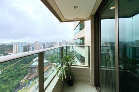 Apartamento à venda com 278m², 4 quartos e 4 vagasVaranda da Suite 1