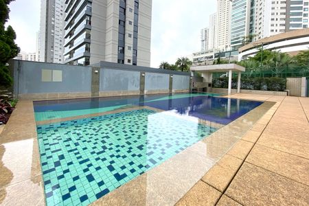 Apartamento à venda com 278m², 4 quartos e 4 vagasÁrea comum - Piscina