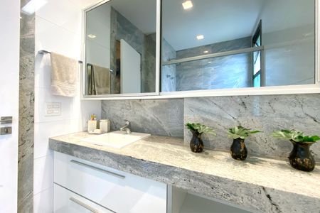 Apartamento à venda com 278m², 4 quartos e 4 vagasBanheiro da Suíte 3