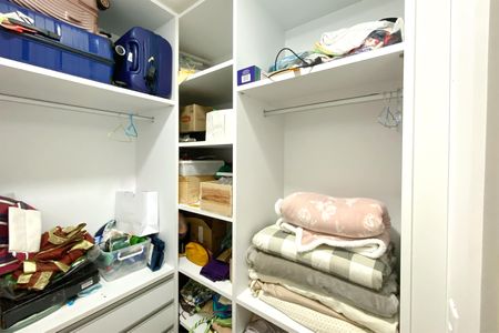 Apartamento à venda com 278m², 4 quartos e 4 vagasCloset da suíte 2