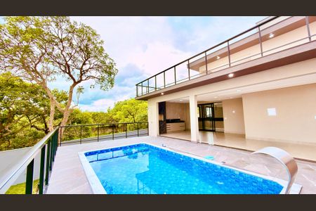 Casa à venda com 572m², 3 quartos e 4 vagasPiscina