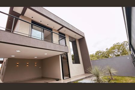 Casa à venda com 572m², 3 quartos e 4 vagasFachada