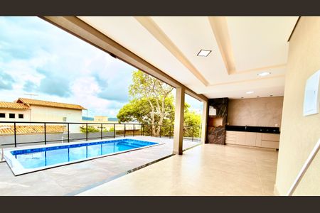 Casa à venda com 572m², 3 quartos e 4 vagasPiscina