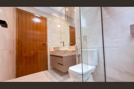 Casa à venda com 572m², 3 quartos e 4 vagasBanheiro social