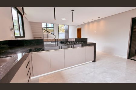 Casa à venda com 572m², 3 quartos e 4 vagasCozinha - Armários