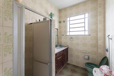 Casa à venda com 333m², 5 quartos e 3 vagasBanheiro 2