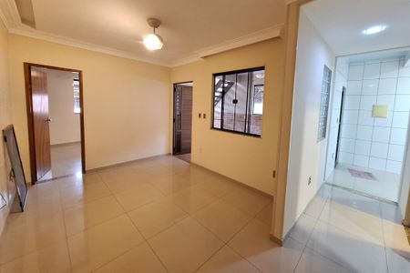 Sala de casa para alugar com 2 quartos, 52m² em Jardim das Oliveiras, Duque de Caxias
