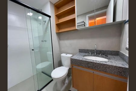Banheiro de kitnet/studio para alugar com 1 quarto, 25m² em Butantã, São Paulo