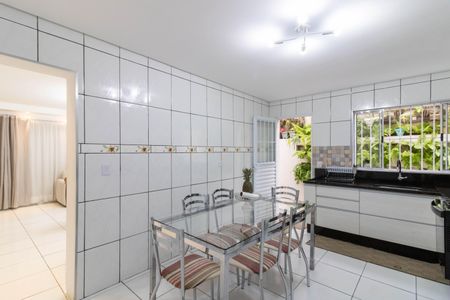 Casa à venda com 190m², 2 quartos e 3 vagas Casa à venda com 190m², 2 quartos e 3 vagasCozinha