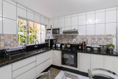 Casa à venda com 190m², 2 quartos e 3 vagas Casa à venda com 190m², 2 quartos e 3 vagasCozinha