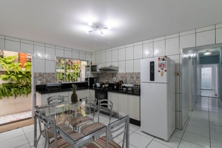 Casa à venda com 190m², 2 quartos e 3 vagas Casa à venda com 190m², 2 quartos e 3 vagasCozinha