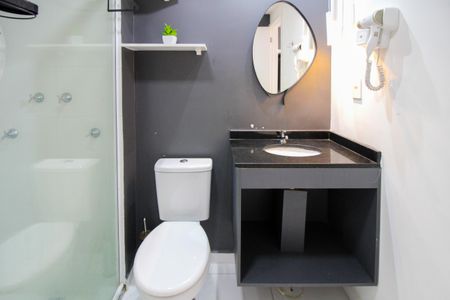 Studio para alugar com 28m², 1 quarto e sem vaga Studio para alugar com 28m², 1 quarto e sem vagaBanheiro