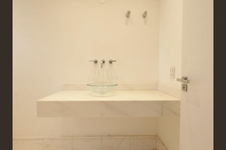 Apartamento para alugar com 300m², 4 quartos e 4 vagasBanheiro da Suíte 2