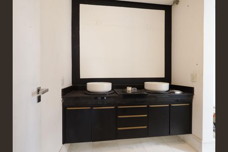 Apartamento para alugar com 300m², 4 quartos e 4 vagasBanheiro da Suíte 1