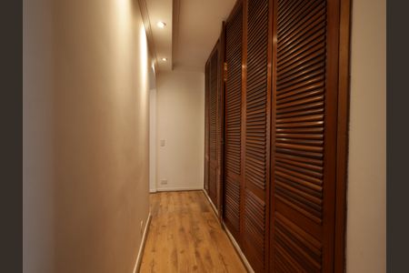 Apartamento para alugar com 300m², 4 quartos e 4 vagasCorredor