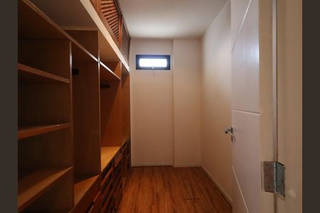 Apartamento para alugar com 300m², 4 quartos e 4 vagasCloset da suíte 1
