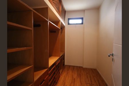 Apartamento para alugar com 300m², 4 quartos e 4 vagasCloset da suíte 1