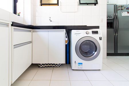 Apartamento à venda com 71m², 3 quartos e 1 vaga Apartamento à venda com 71m², 3 quartos e 1 vagaÁrea dÁrea de Serviçoe Serviço