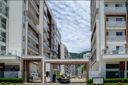 Apartamento para alugar com 68m², 2 quartos e 1 vagaFachada 
