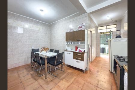 Casa à venda com 201m², 6 quartos e sem vagaCozinha - 1º Piso