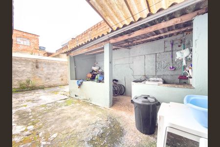 Casa à venda com 201m², 6 quartos e sem vagaQuintal