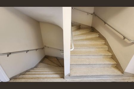 Apartamento para alugar com 101m², 3 quartos e 1 vagaEscada