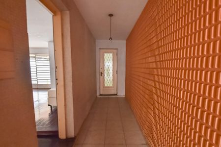 Casa à venda com 350m², 3 quartos e 3 vagasCorredor