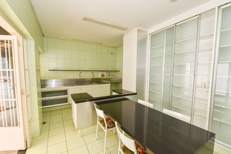 Casa à venda com 350m², 3 quartos e 3 vagasCozinha