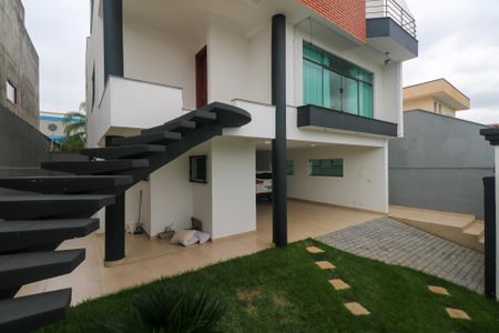 Casa à venda com 432m², 6 quartos e 8 vagasQuintal
