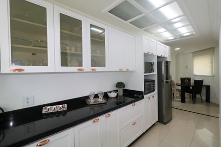 Casa à venda com 432m², 6 quartos e 8 vagasCozinha