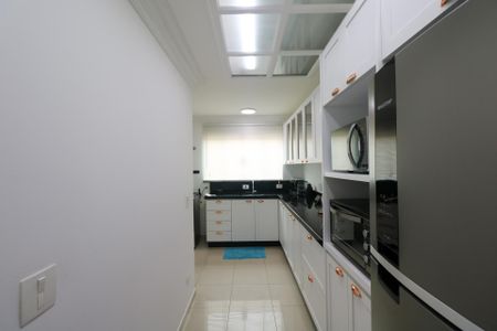 Casa à venda com 432m², 6 quartos e 8 vagasCozinha