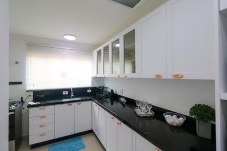 Casa à venda com 432m², 6 quartos e 8 vagasCozinha