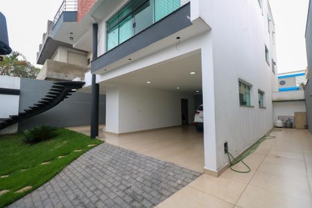 Casa à venda com 432m², 6 quartos e 8 vagasQuintal